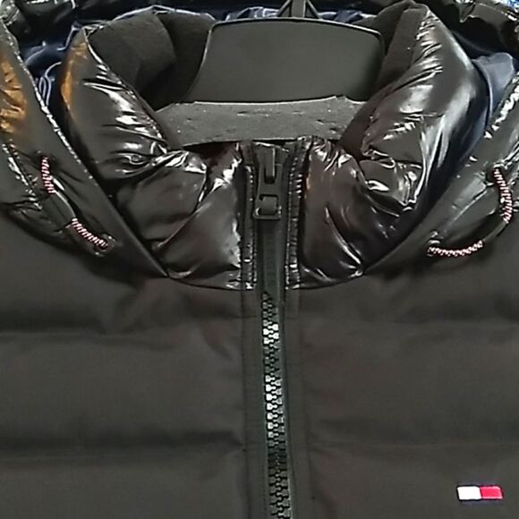 Tommy Hilfiger NWT Men's Black Shine Hooded Puffer Coat. Size Small - Picture 10 of 16